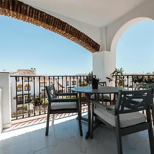 Apartamento Spacious 2-bedroom With Free Parking, Sitio de Calahonda