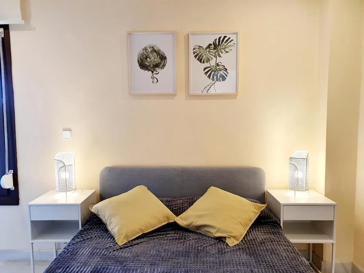 Cozy Apartment On The Beach Sitio de Calahonda 0*,