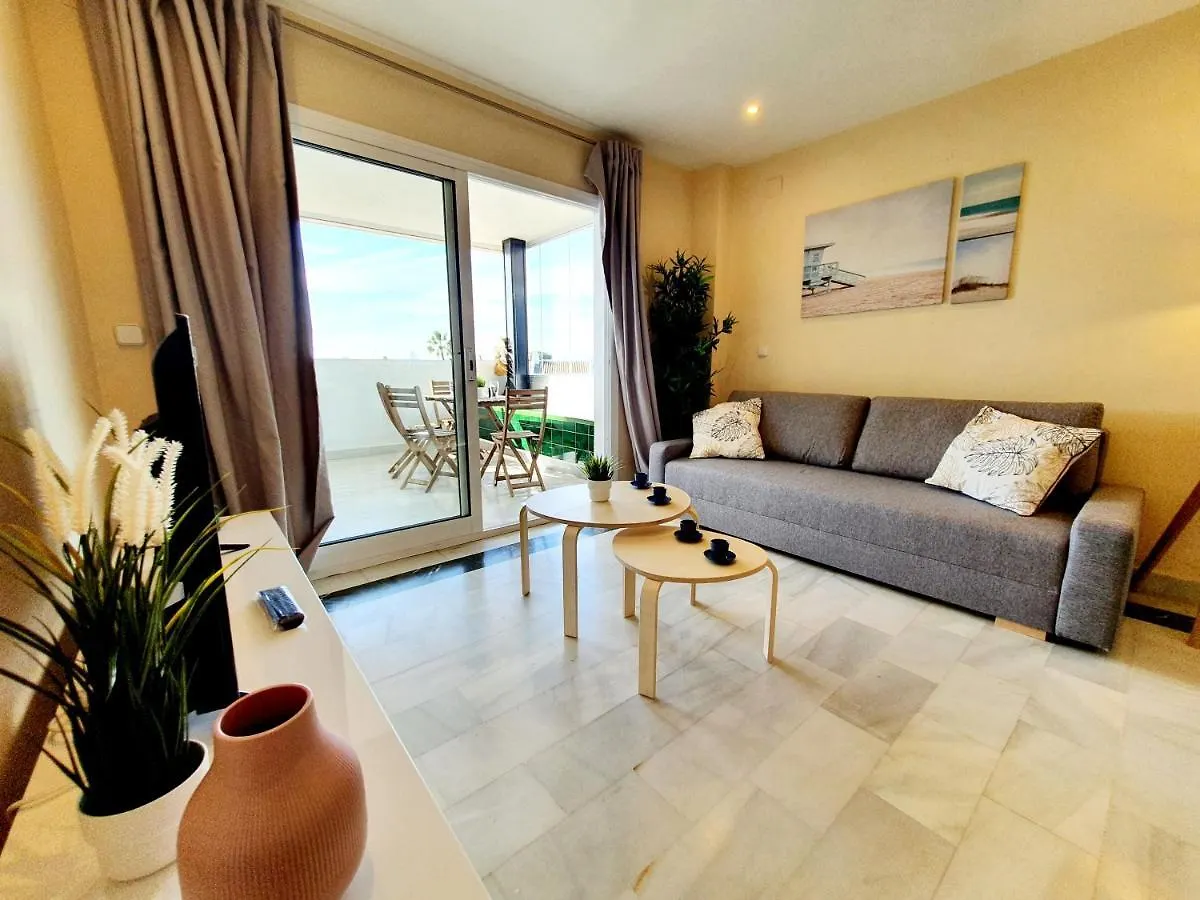 Cozy Apartment On The Beach Sitio de Calahonda 0*,